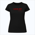 Camiseta com estampa frontal de texto em estilo futurista, acompanhado por caracteres japoneses e uma ilustração de um globo com linhas geométricas.