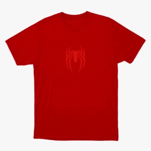 Camiseta com estampa frontal de aranha estilizada de linhas finas e estampa traseira de rosto delineado com texto e referências icônicas.