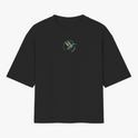 Camiseta com estampa frontal de beija-flor em voo e estampa traseira com beija-flor em destaque, acompanhada de elementos gráficos e texto estilizado.