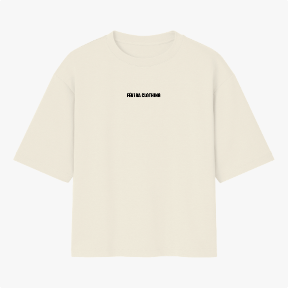Camiseta com estampa frontal de "Févera Clothing" e estampa traseira de texto bíblico "O senhor é o meu pastor e nada me faltará", salmo 23, e um desenho de ovelha.