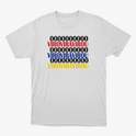 Camiseta com estampa frontal de linhas de zeros alternadas com a palavra "VIROVIRAVIROU" em vermelho, azul e amarelo.