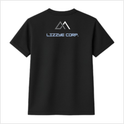 Camiseta com estampa frontal de estrela, logotipo circular com montanha e lua, texto "Lizzye Corp", e estampa traseira de texto com símbolo triangular.