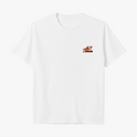Camiseta com estampa frontal de ícone minimalista e estampa traseira de praia com praticantes de kitesurf em cena ao mar, acompanhada da frase "Barra do Rio Beach".