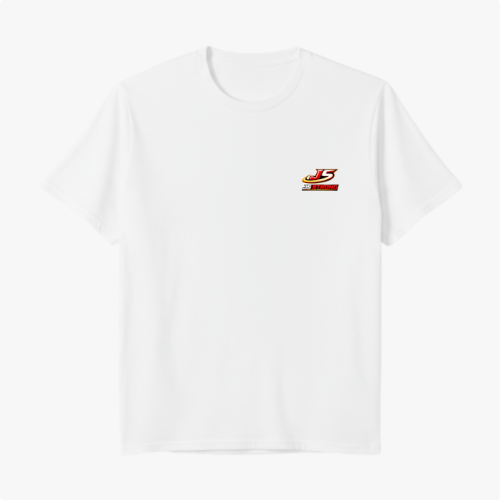 Camiseta com estampa frontal de ícone minimalista e estampa traseira de praia com praticantes de kitesurf em cena ao mar, acompanhada da frase "Barra do Rio Beach".