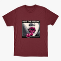 Camiseta com estampa frontal de close de rosto com lábios destacados e cerejas, acompanhada das frases "HIDE THE FEELING" e "DON'T GIVE ANY SHIT".