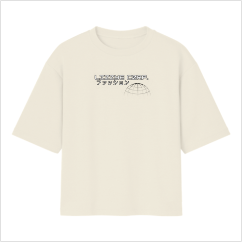 Camiseta com estampa frontal de texto estilizado "Lizzye Corp." em letras maiúsculas, acompanhado de caracteres japoneses e um desenho semi-ovalado.