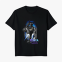 Camiseta com estampa frontal de personagem estilizado em ação, com detalhes elétricos e nome “Tenya Iida” em diversas fontes abaixo.