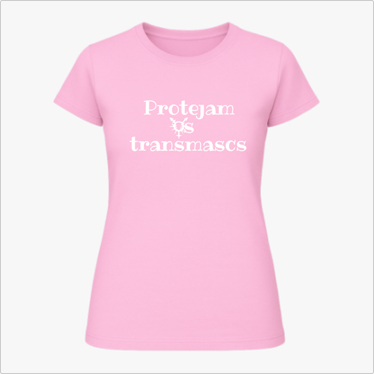 Camiseta com estampa frontal de texto "Protejam os transmascs", com um símbolo gráfico central entre as palavras.