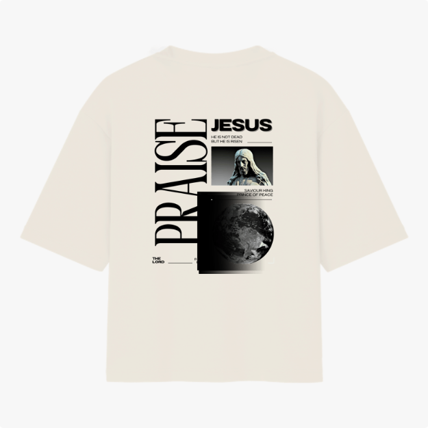 Camiseta com estampa frontal de "JESUS" e estampa traseira com texto "PRAISE", imagem de uma figura e um globo, com referências religiosas.