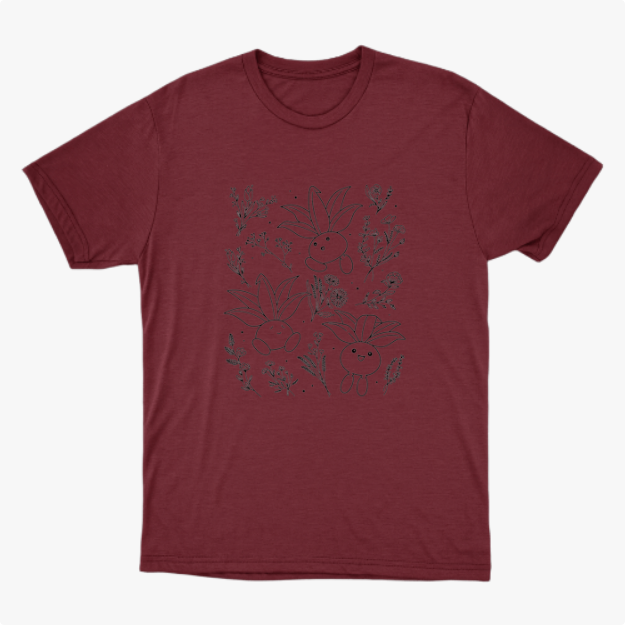 Camiseta com estampa frontal de desenhos sorridentes de criaturas vegetais estilizadas, cercadas por delicados detalhes de flores e folhagens diversas.