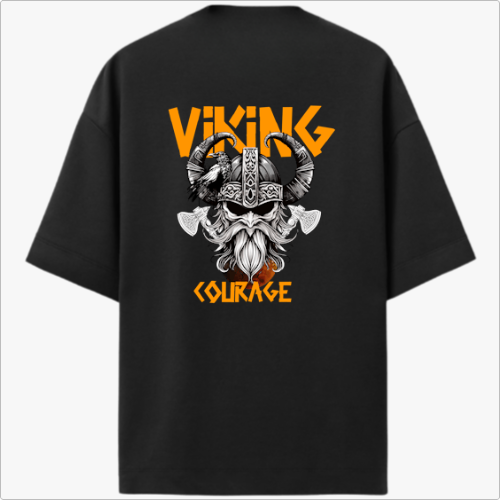 Camiseta com estampa frontal de pequena figura abstrata e estampa traseira de ilustração de guerreiro viking com capacete ornamentado e inscrição "Viking Courage".
