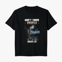 Camiseta com estampa frontal de um lutador em pose de ação rodeado por respingos de água, com frases "DON'T THINK, FEEL!" e "BRUCE LEE" em destaque.