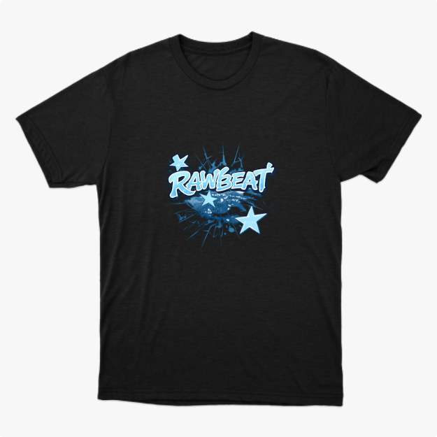Camiseta com estampa frontal de texto estilizado "RAWBEAT" cercado por estrelas e elementos gráficos que remetem a um fundo cheio de dinamismo.