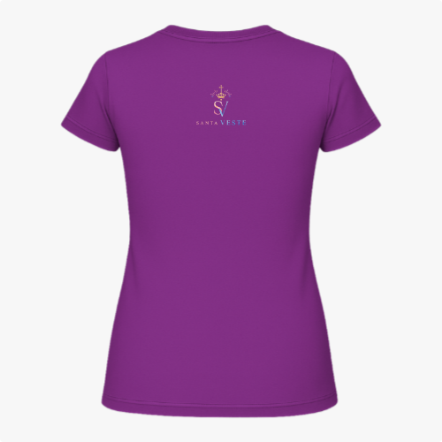 Camiseta com estampa frontal de imagem de Nossa Senhora em moldura colorida com flores e frase "Nossa Senhora, rogai por nós" e estampa traseira de logotipo com cruz e texto.