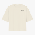 Camiseta com estampa frontal de texto "RIVALS" no lado superior e estampa traseira de carros de corrida com texto sobrepostos "NO SAFETY. NO MERCY. RIVALS".