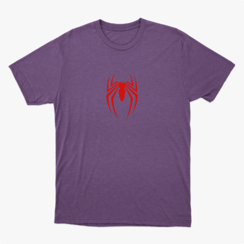 Camiseta com estampa frontal de aranha estilizada de linhas finas e estampa traseira de rosto delineado com texto e referências icônicas.