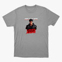 Camiseta com estampa frontal de personagem masculino estilizado usando jaqueta e texto "Just A Guy Who Loves Anime" em destaque.