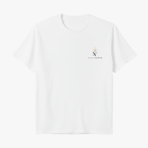 Camiseta com estampa frontal de símbolo textual estilizado com ornamento refinado e estampa traseira de leão imponente integrado à palavra "YESHUA".