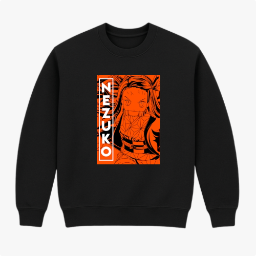 Moletom com estampa frontal de personagem em traços escuros contornados por um retângulo junto ao nome "Nezuko" em letras verticais estilizadas.