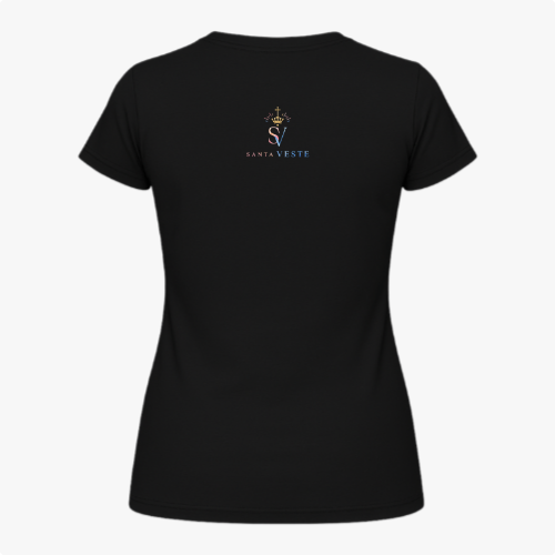 Camiseta com estampa frontal de imagem de Nossa Senhora em moldura colorida com flores e frase "Nossa Senhora, rogai por nós" e estampa traseira de logotipo com cruz e texto.