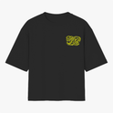 Camiseta com estampa frontal de lettering "Deus é bom" em estilo caligráfico detalhado e estampa traseira idêntica, porém em tamanho ampliado.