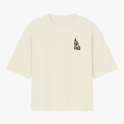 Camiseta com estampa frontal de "A. SP. PAS" alinhada verticalmente no lado esquerdo e estampa traseira de círculo com linhas concêntricas e texto.
