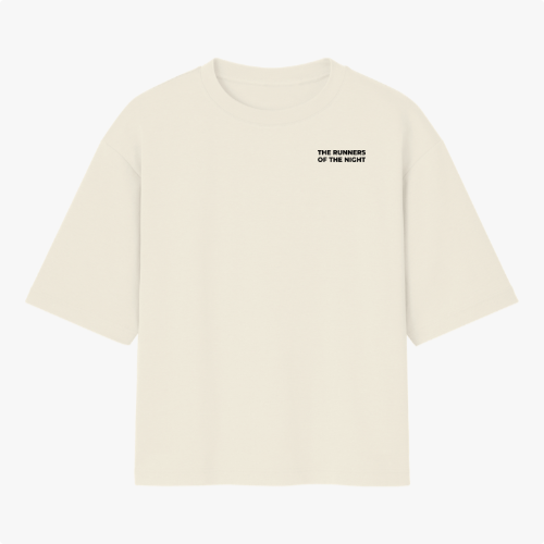 Camiseta com estampa frontal de "THE RUNNERS OF THE NIGHT" no canto superior e estampa traseira com mesma frase acompanhada de barra e "ROWKER CLUB".