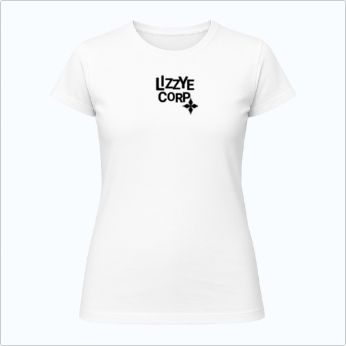 Camiseta com estampa frontal de texto estilizado "LYZZYE CORP" acompanhado por um pequeno símbolo geométrico logo abaixo do texto centralizado.