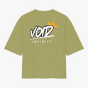 Camiseta com estampa traseira de texto "VOID" estilizado com uma estrela ao fundo e a palavra "INFINITY" logo abaixo, em um design moderno e impactante.