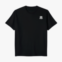 Camiseta com estampa frontal de um pequeno emblema e estampa traseira de um leão com coroa e texto "I'm the King".