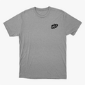 Camiseta com estampa frontal de logotipo estilizado "VALA" e estampa traseira com texto em negrito "NO PLACE FOR" seguido de palavras contra discriminação e ódio.