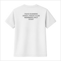Camiseta com estampa frontal de texto sutil "PARMARINO ROSSO" e "NMR1 PROJECT" e estampa traseira de texto centralizado "FAKE RUNNERS 2000's TRACK CLUB MEMBERS ONLY ©1997".