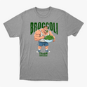 Camiseta com estampa frontal de um fisiculturista segurando uma tigela cheia de brócolis, com a palavra "Broccoli" em destaque acima dele.