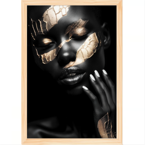 Quadro com estampa frontal de rosto feminino adornado com fragmentos metálicos que percorrem o rosto e a mão, criando um visual intrigante.