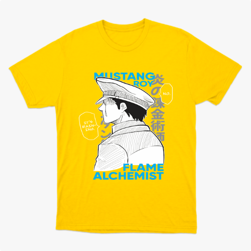 Camiseta com estampa frontal de personagem estilo mangá em perfil, com chapéu militar, acompanhada de textos como "Mustang Roy" e "Flame Alchemist".