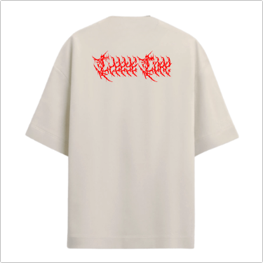 Camiseta com estampa frontal de letras estilizadas com pontas afiadas e estampa traseira de letras estilizadas maiores, ambas em design vermelho.
