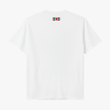 Camiseta com estampa frontal de desenho geométrico central com texto estilizado acima e abaixo, e estampa traseira de pequeno desenho geométrico semelhante.