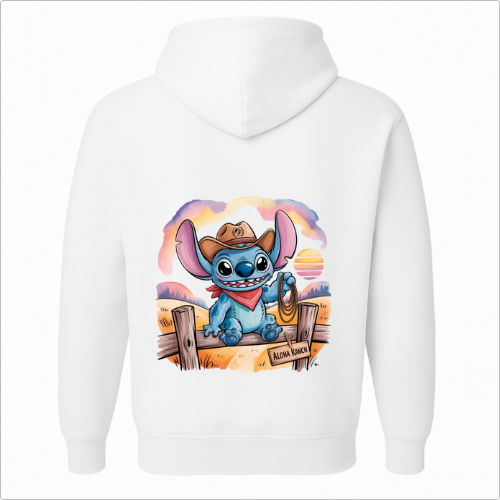 Moletom com estampa frontal de emblema vegetal simplificado e estampa traseira de criatura azul em trajes de cowboy em cenário de fazenda ao pôr do sol.