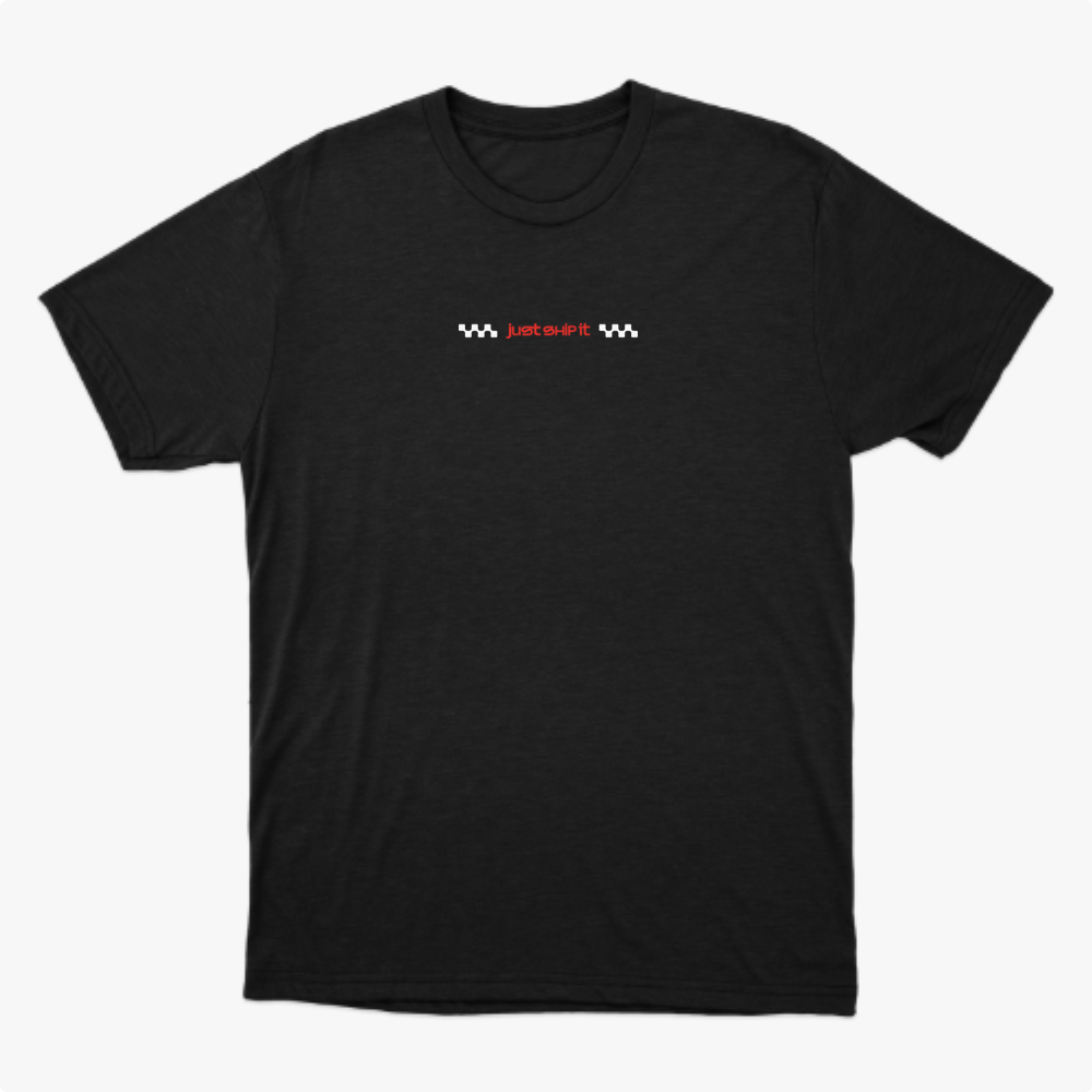 Camiseta com estampa frontal de elementos gráficos e texto "just ship it" e estampa traseira com frase inspiradora em vários estilos tipográficos.