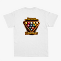 Camiseta com estampa frontal de um triângulo com bolas de bilhar e estampa traseira de triângulo com bolas de bilhar, frase motivacional e "RAWBEAT".
