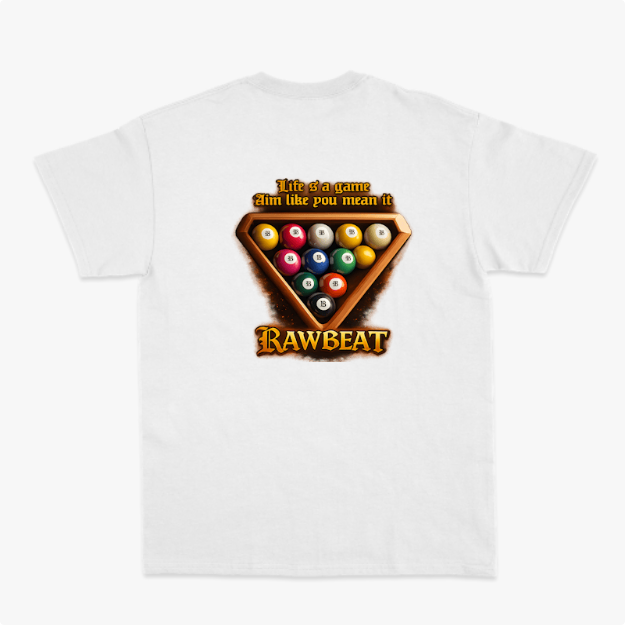Camiseta com estampa frontal de um triângulo com bolas de bilhar e estampa traseira de triângulo com bolas de bilhar, frase motivacional e "RAWBEAT".