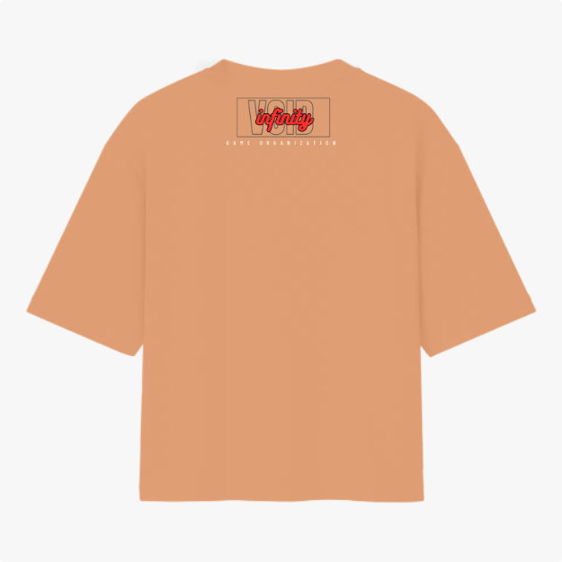 Camiseta com estampa traseira de texto "infinity game organization" em estilo moderno, com destaque para a palavra "infinity" em um design distinto.
