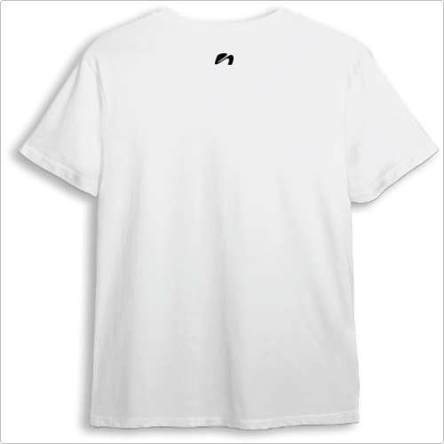 Camiseta com estampa frontal de "Running 1997 Club" em tipografia estilizada e estampa traseira de pequeno símbolo abstrato centralizado na parte superior.