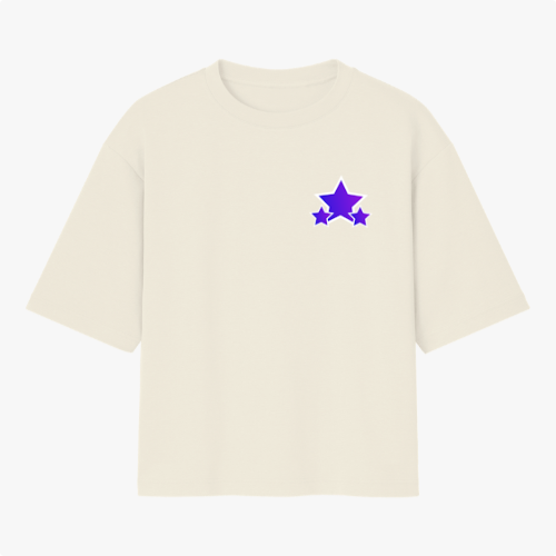 Camiseta com estampa frontal de três estrelas de tamanhos variados e estampa traseira de quadrinhos com retratos estilizados e a palavra "Starboy".
