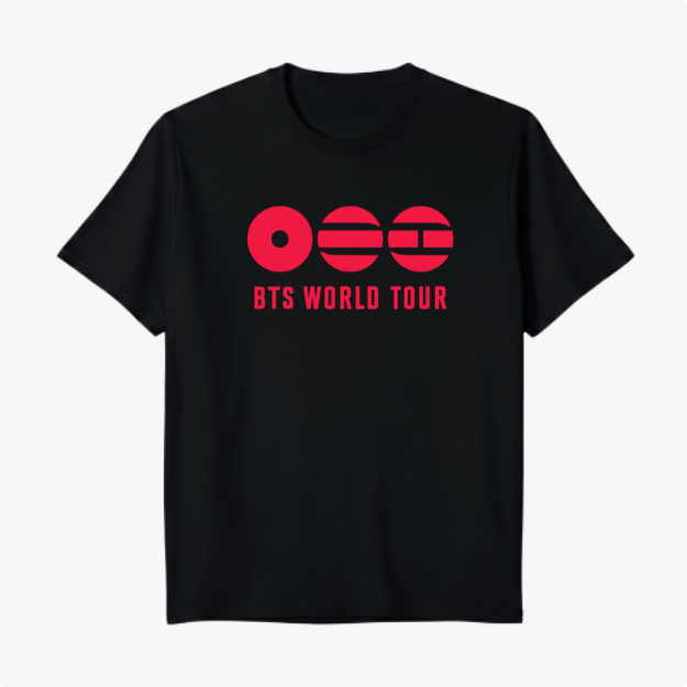 Camiseta com estampa frontal de três círculos, cada um com um design único e a frase "BTS WORLD TOUR" escrita em fonte destacada abaixo.