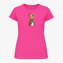 Camiseta com estampa frontal de urso estilizado usando óculos de sol com elementos geométricos e círculos sobrepostos, criando um efeito visual moderno.