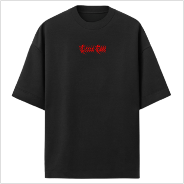 Camiseta com estampa frontal de letras estilizadas com pontas afiadas e estampa traseira de letras estilizadas maiores, ambas em design vermelho.