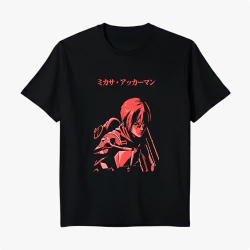 Camiseta com estampa frontal de personagem em traços estilizados, cabelos curtos, ombreira detalhada e inscrições em caracteres japoneses no topo.