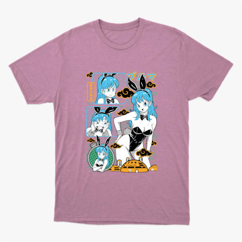 Camiseta com estampa frontal de personagem em estilo quadrinhos, mostrando várias expressões e poses, com elementos gráficos ao redor.