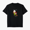 Camiseta com estampa frontal de dois personagens em estilo cartoon, acompanhados de texto "GAMBIT NEVER... ...FOLDS" em disposição vertical.